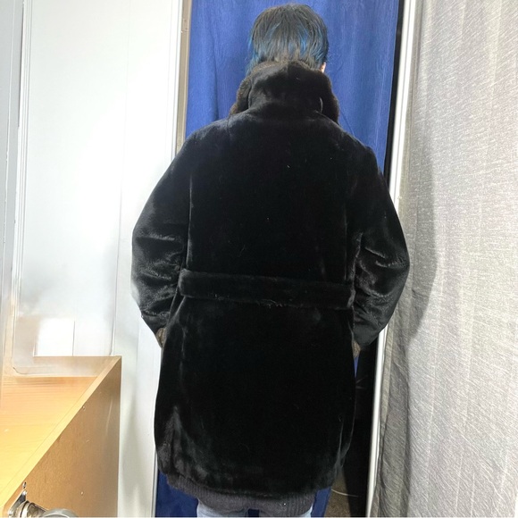 🎬(Relisted)•VINTAGE Like New |•FAIRMOOR•| Borgana Two Tone Brown Faux Fur Coat - Picture 3 of 15